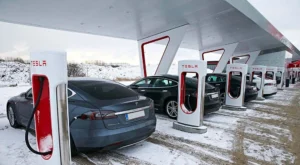 La expansión global de las superestaciones de Tesla