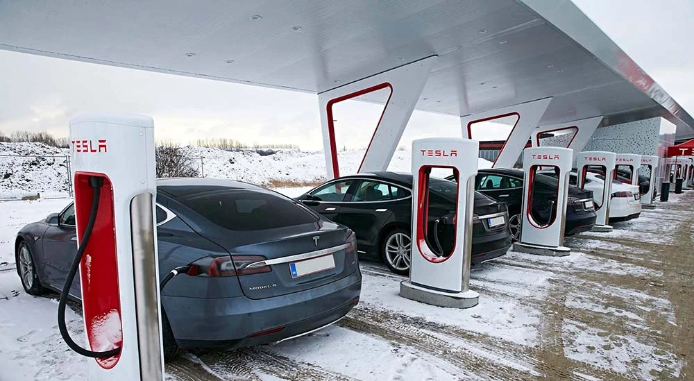 La expansión global de las superestaciones de Tesla