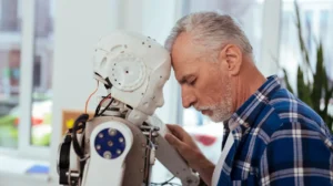 La llegada de robots cuidando ancianos